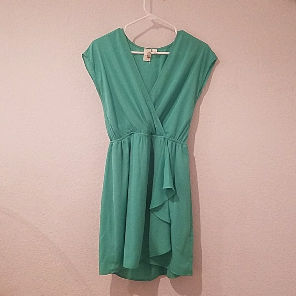 Sleeveless V-neck dress